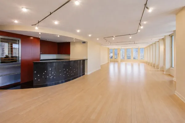 $950,000 | 100 East Walton Street, Unit 42F, Chicago, IL 60611