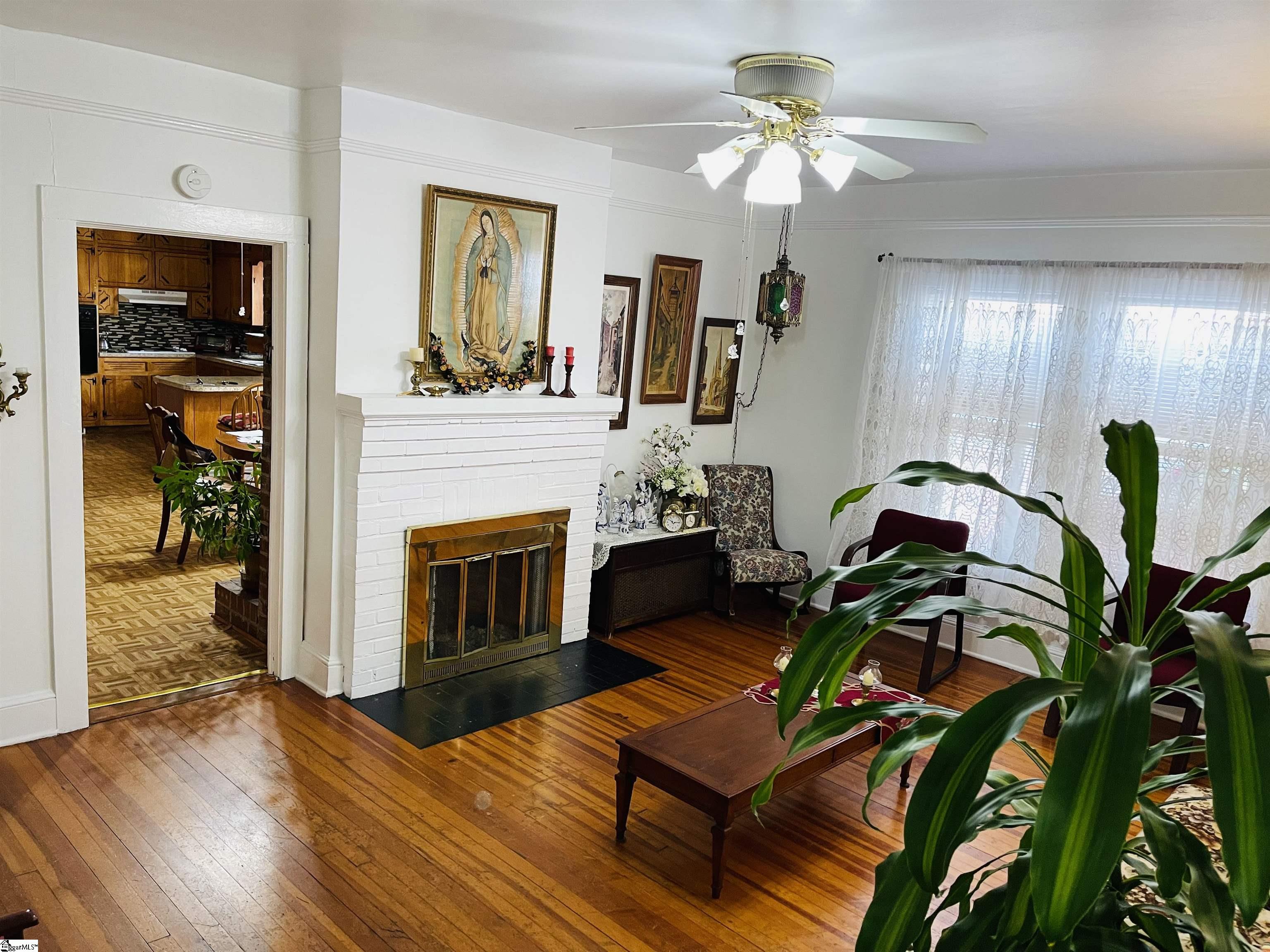 4 Perry Road Greenville, SC 29609 - Photo 2 of 9 Gallery Image 2