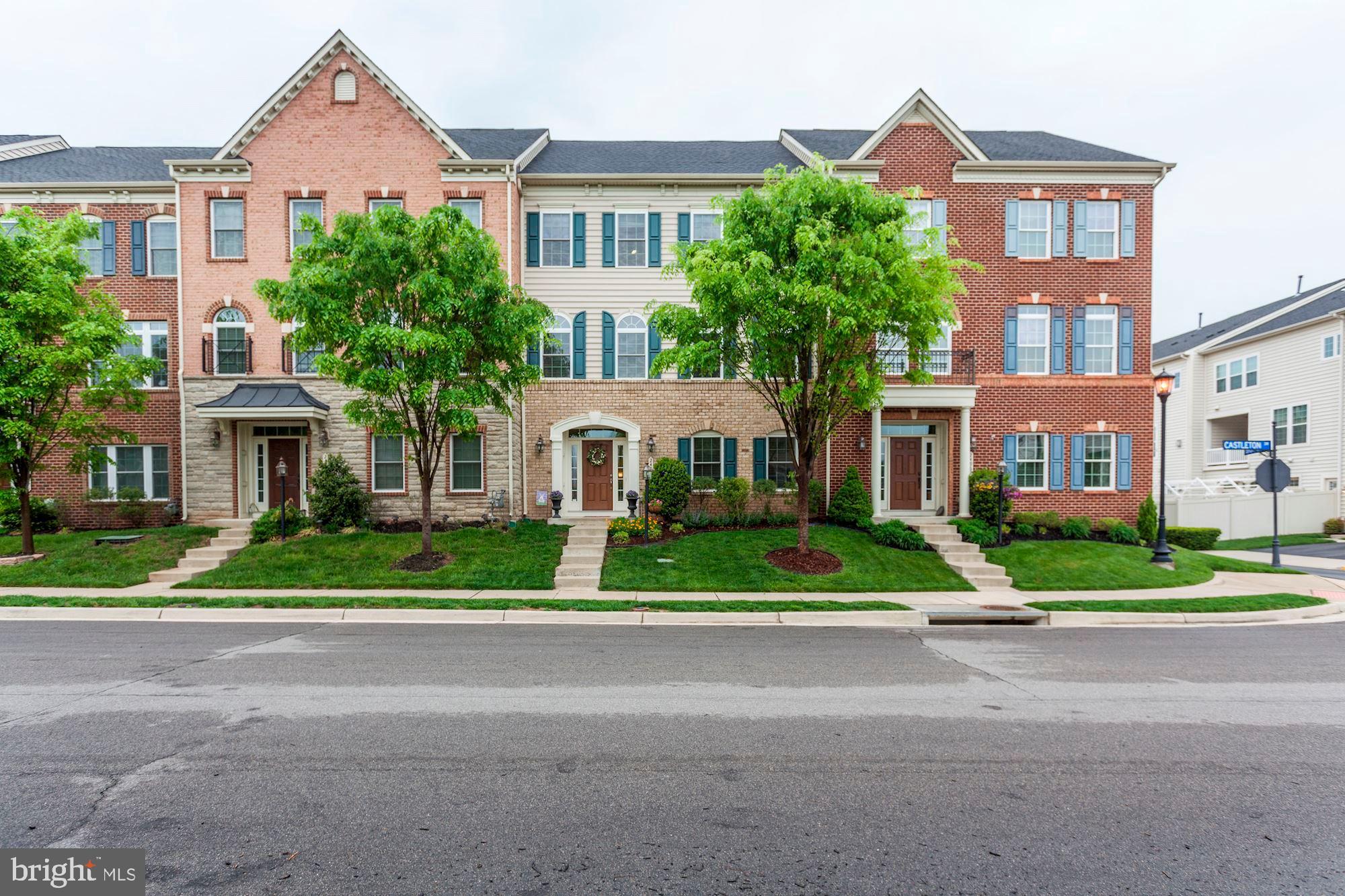 24960 Castleton Drive Chantilly, VA 20152 - Photo 42 of 44 a view of a brick building next to a yard