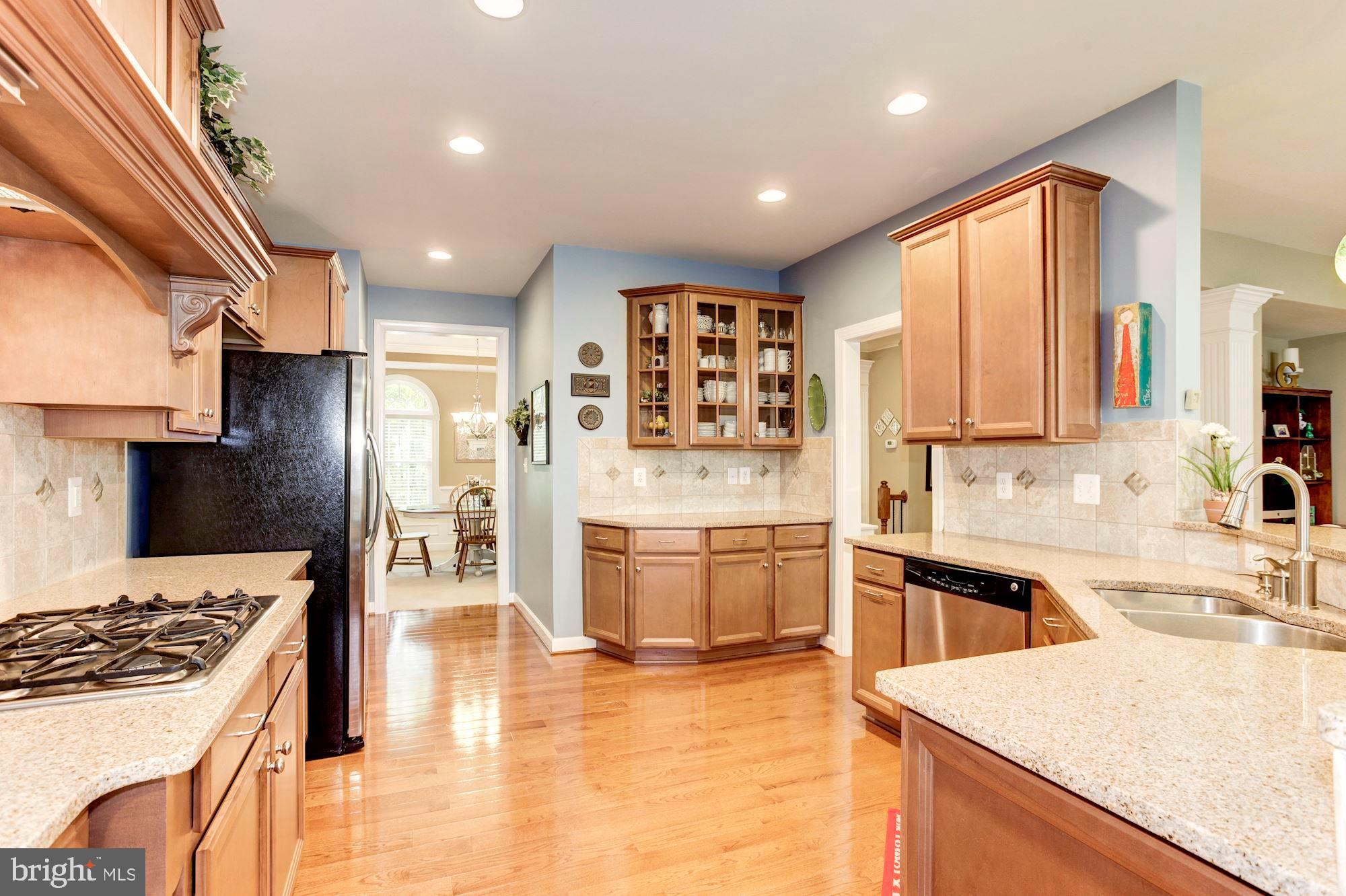 24960 Castleton Drive Chantilly, VA 20152 - Photo 7 of 44 a kitchen with a stove a sink and a refrigerator