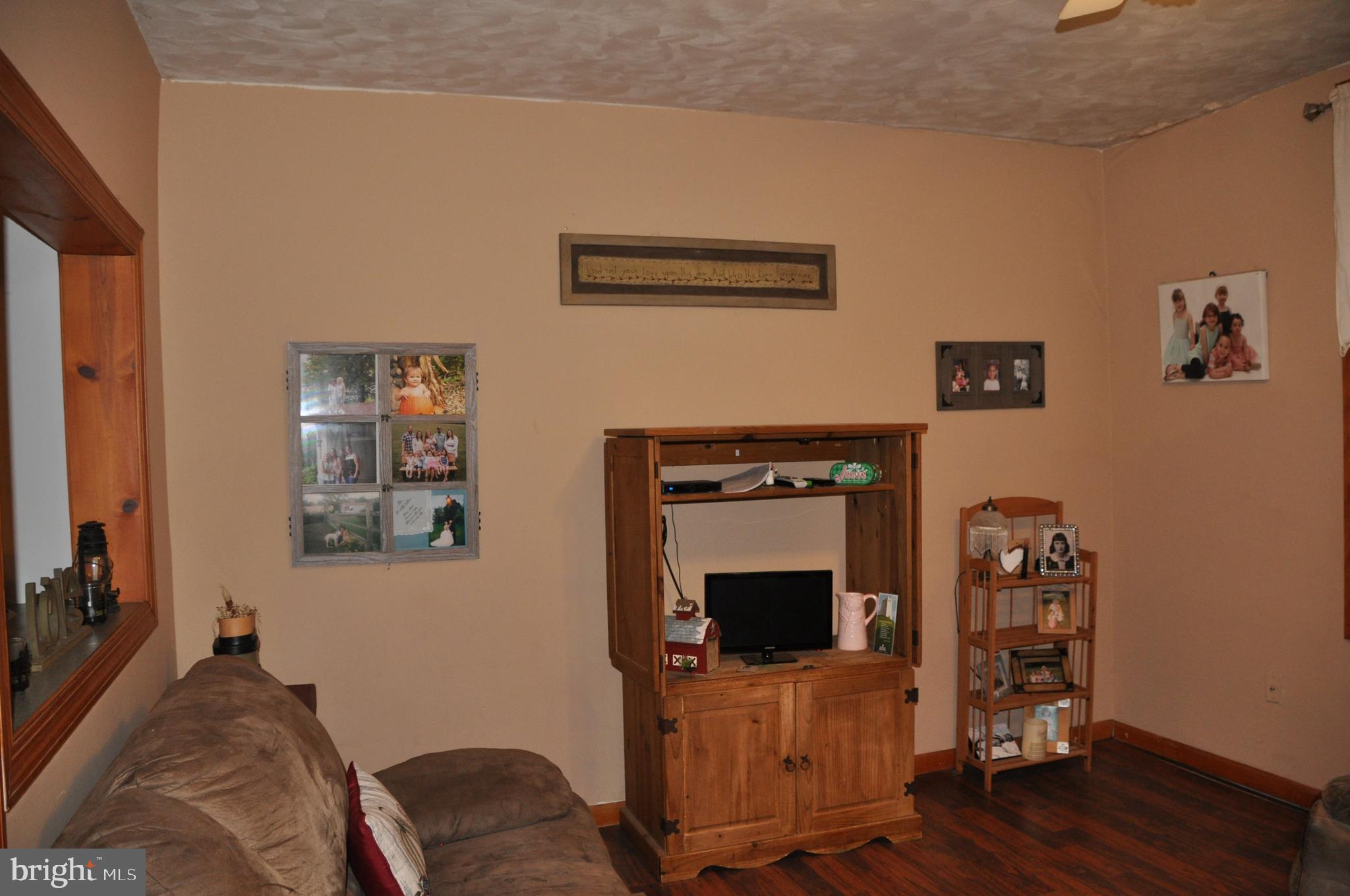 9 North Main Street Spring City, PA 19475 - Photo 3 of 29 Living Room