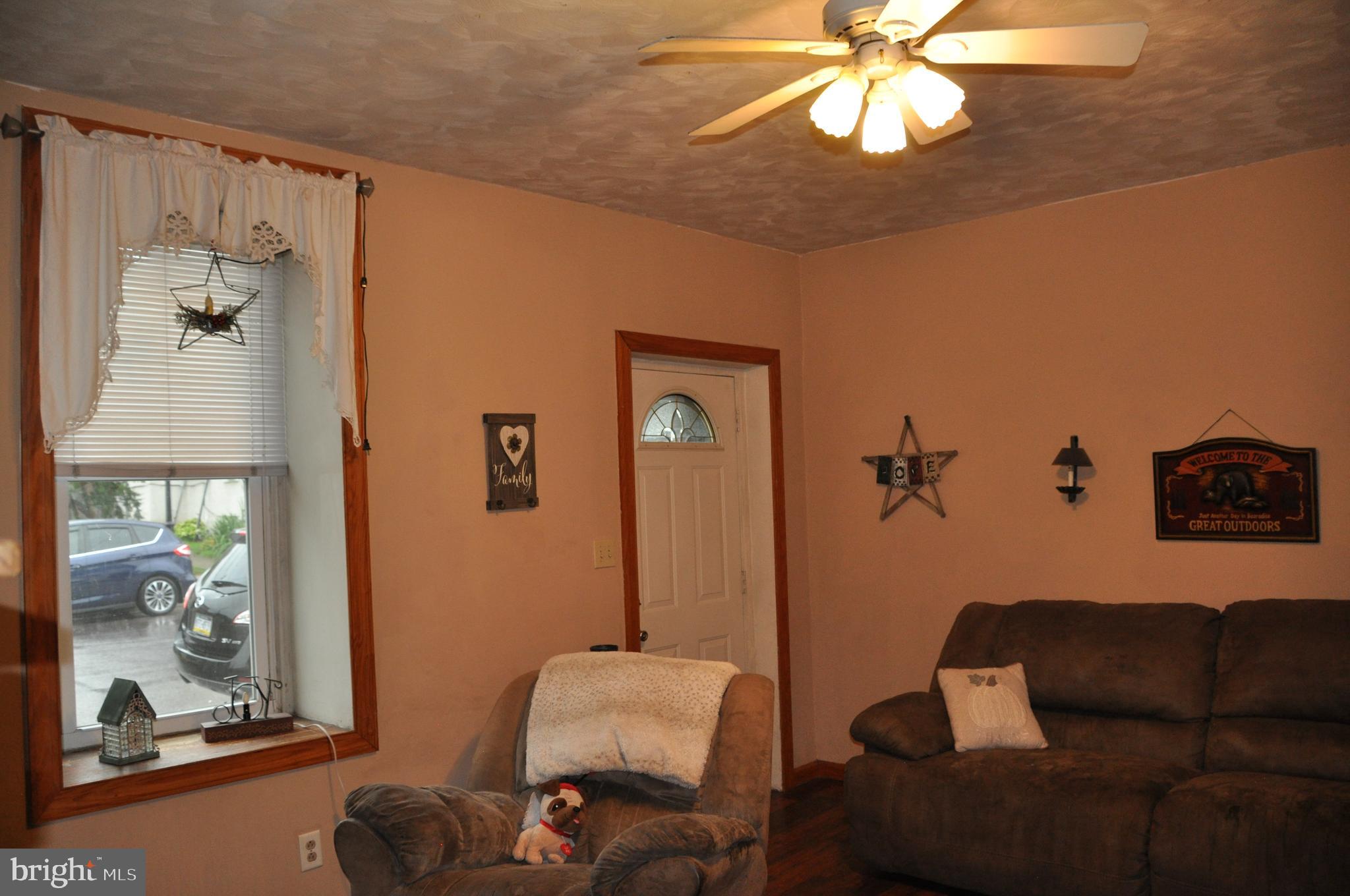 9 North Main Street Spring City, PA 19475 - Photo 5 of 29 Living Room