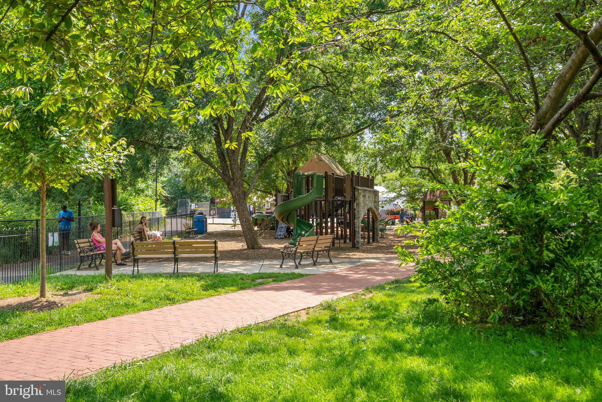 2500 Q Street Northwest, Unit 524 Washington, DC 20007 - Photo 45 of 50 a garden view with a seating space