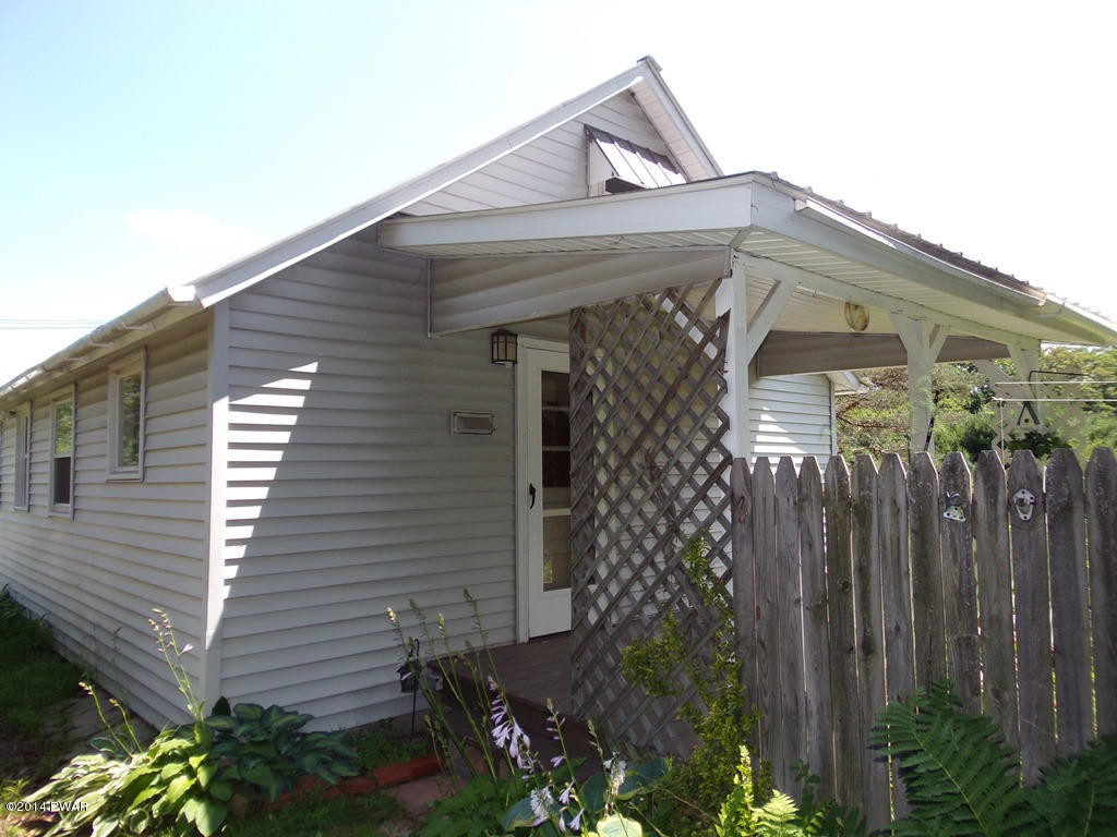 618 Sterling Road Sterling, PA 18463 - Photo 3 of 23