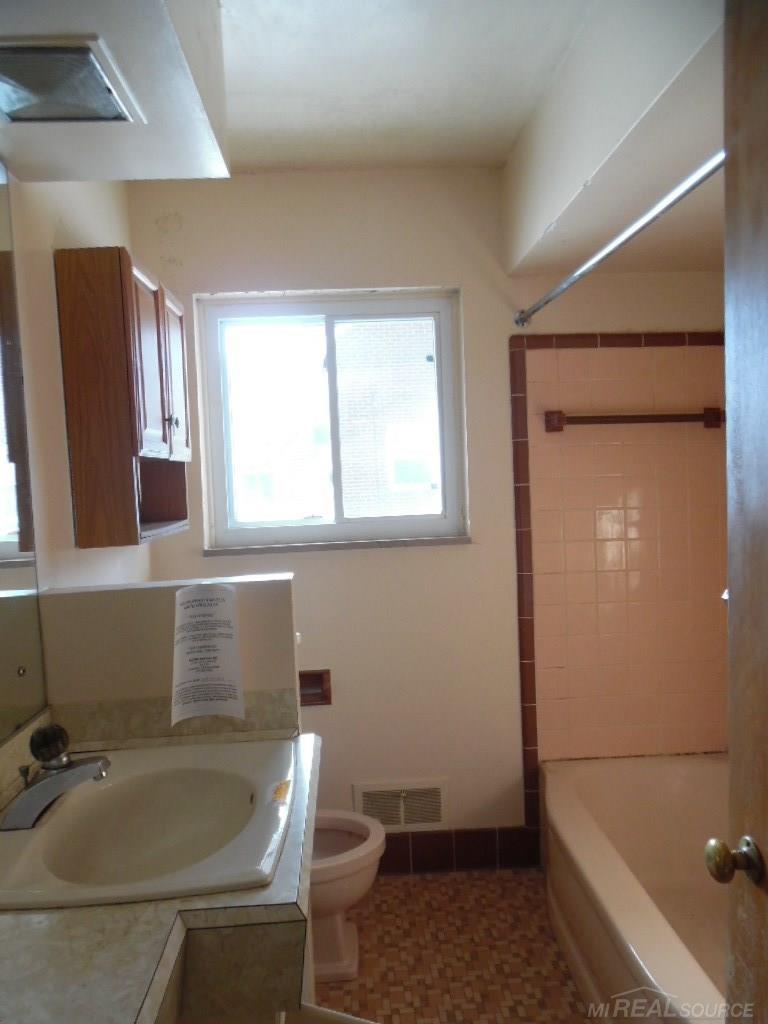 8165 Bernice Center Line, MI 48015 - Photo 12 of 28 Gallery Image 12