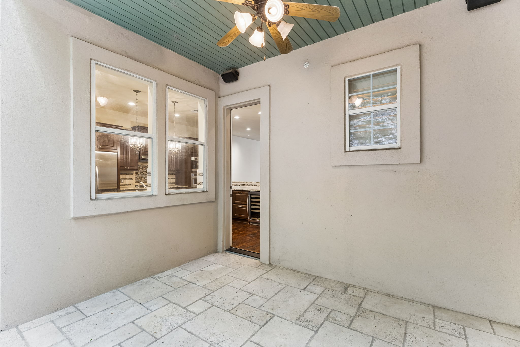 1529 Barton Springs Road, Unit 9 Austin, TX 78704 - Photo 18 of 37 Very nice, covered, private patio space off of the kitchen area