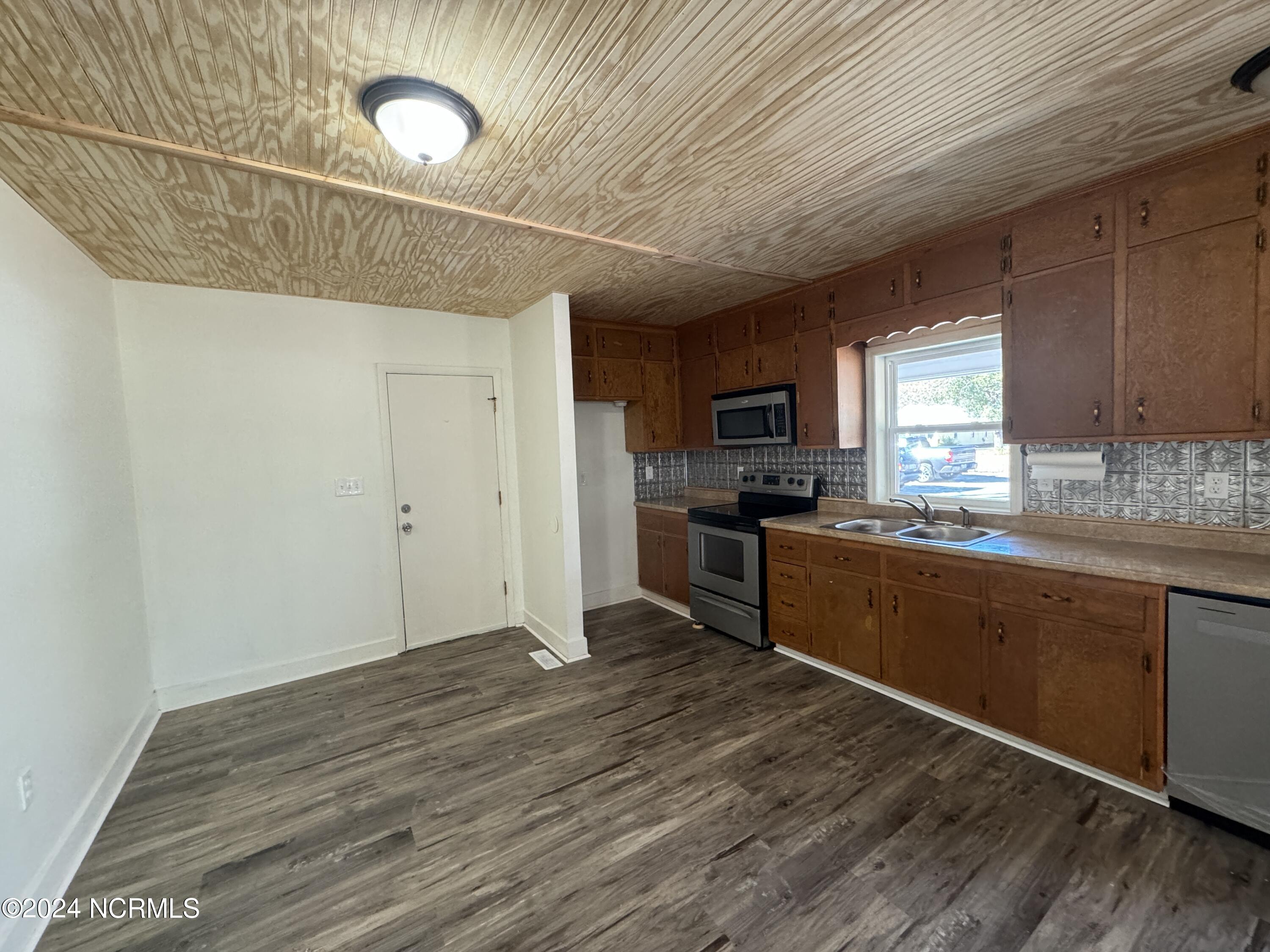 2807 Boones Neck Road Southwest Supply, NC 28462 - Photo 3 of 14 Kitchen