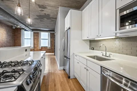 $629,000 | 110 North Peoria Street, Unit 205, Chicago, IL 60607