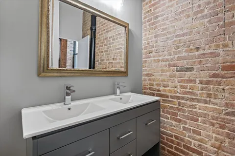 $629,000 | 110 North Peoria Street, Unit 205, Chicago, IL 60607