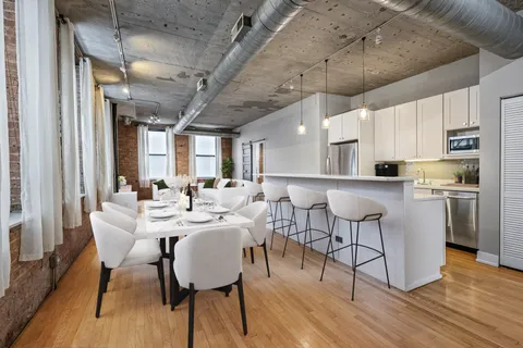 $629,000 | 110 North Peoria Street, Unit 205, Chicago, IL 60607