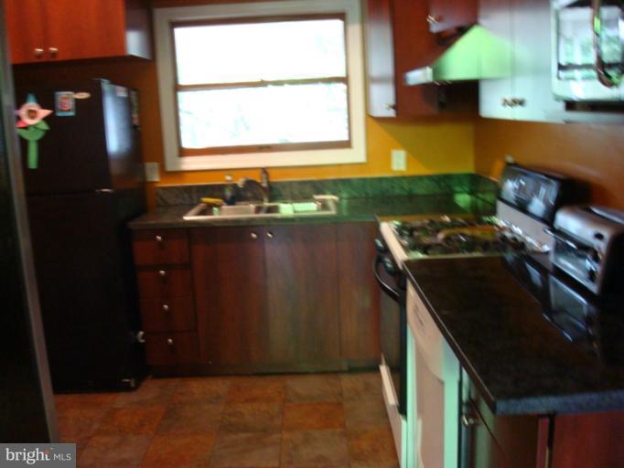 6622 Fargo Street Springfield, VA 22150 - Photo 5 of 16 Kitchen