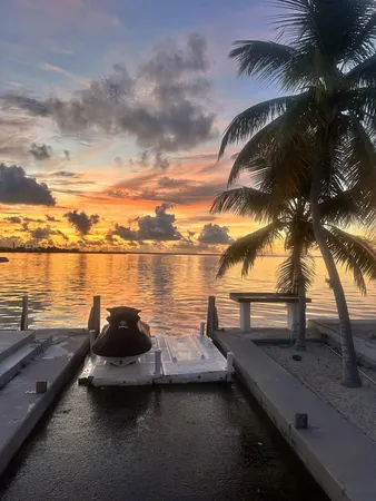 $2,800,000 | 1553 Sunrise Drive, Big Pine Key, FL 33043