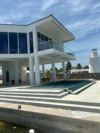 $2,800,000 | 1553 Sunrise Drive, Big Pine Key, FL 33043