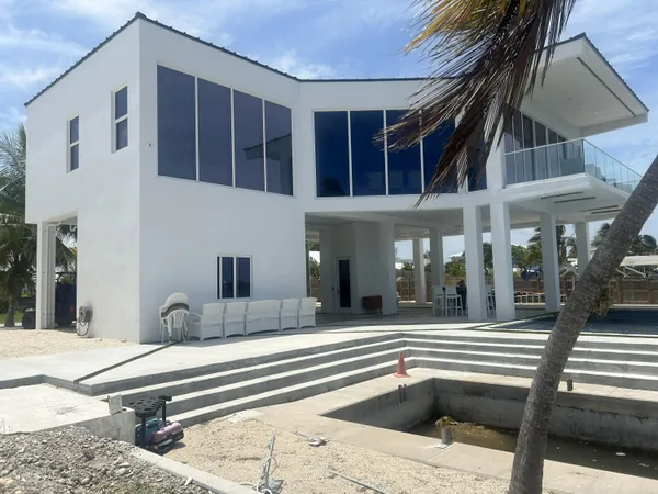 $2,800,000 | 1553 Sunrise Drive, Big Pine Key, FL 33043