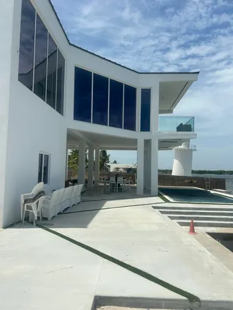 $2,800,000 | 1553 Sunrise Drive, Big Pine Key, FL 33043