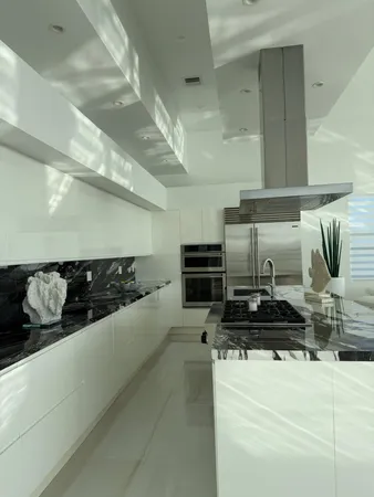 $2,800,000 | 1553 Sunrise Drive, Big Pine Key, FL 33043