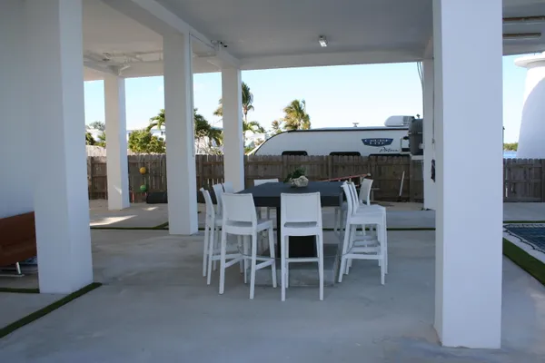 $2,800,000 | 1553 Sunrise Drive, Big Pine Key, FL 33043