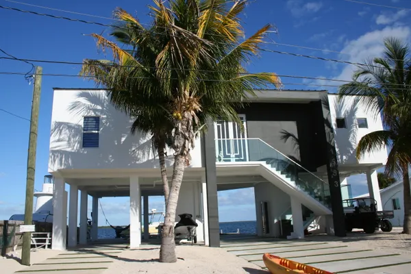 $2,800,000 | 1553 Sunrise Drive, Big Pine Key, FL 33043