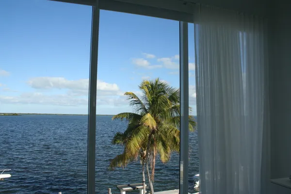 $2,800,000 | 1553 Sunrise Drive, Big Pine Key, FL 33043