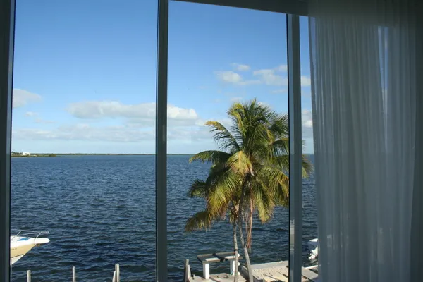 $2,800,000 | 1553 Sunrise Drive, Big Pine Key, FL 33043