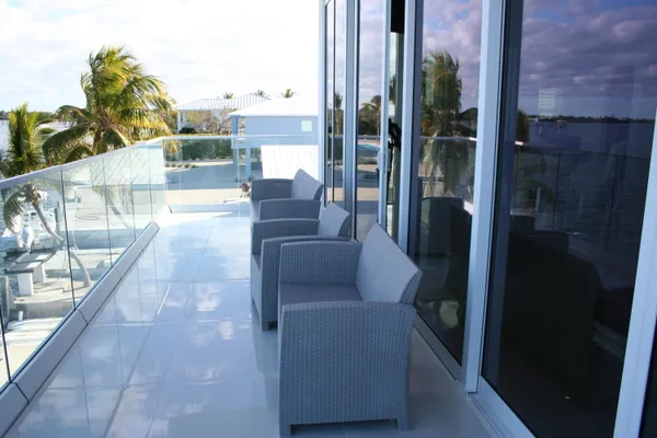 $2,800,000 | 1553 Sunrise Drive, Big Pine Key, FL 33043