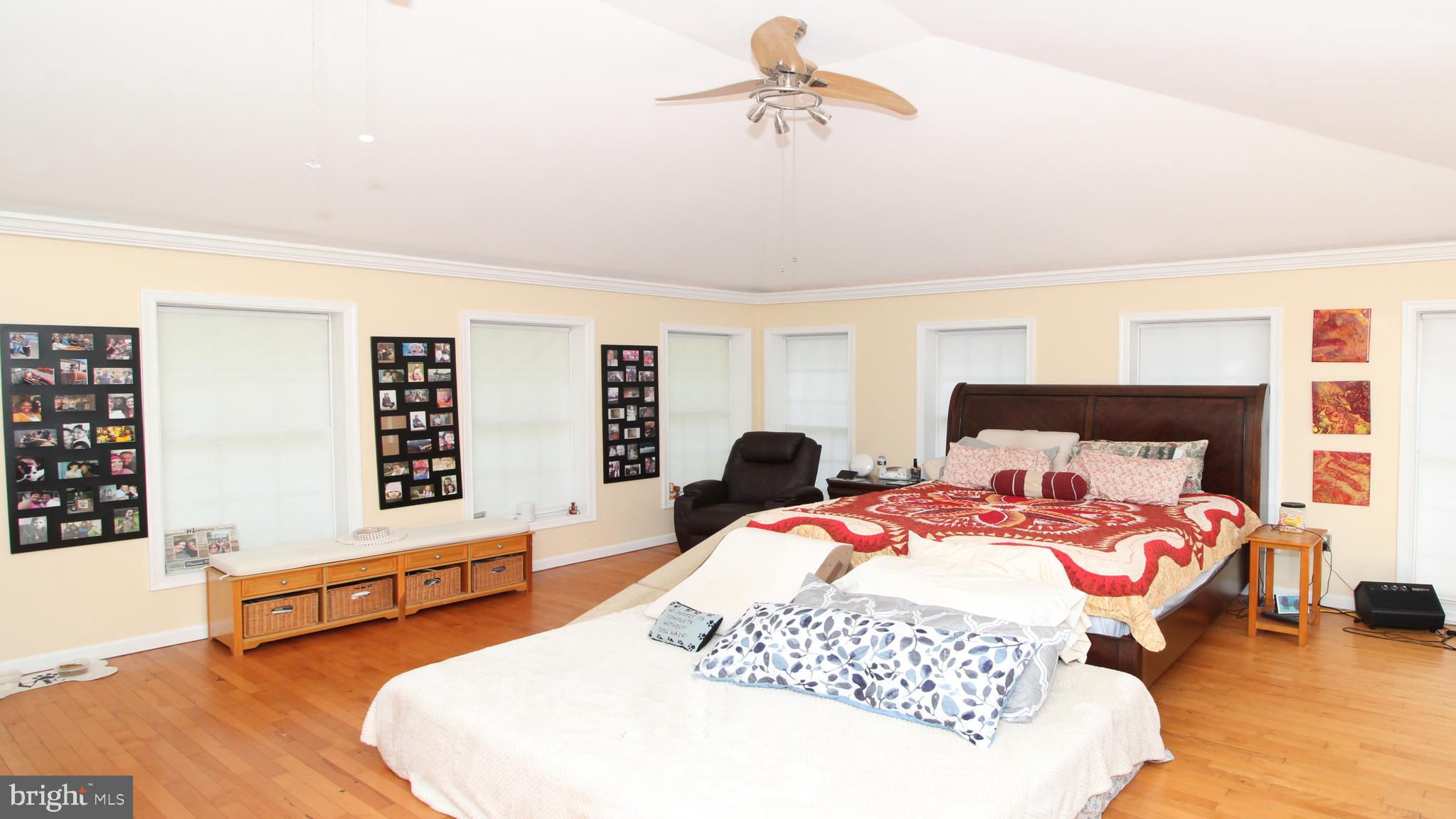 10617 Powell Road Thurmont, MD 21788 - Photo 11 of 32 Large oversized master bedroom