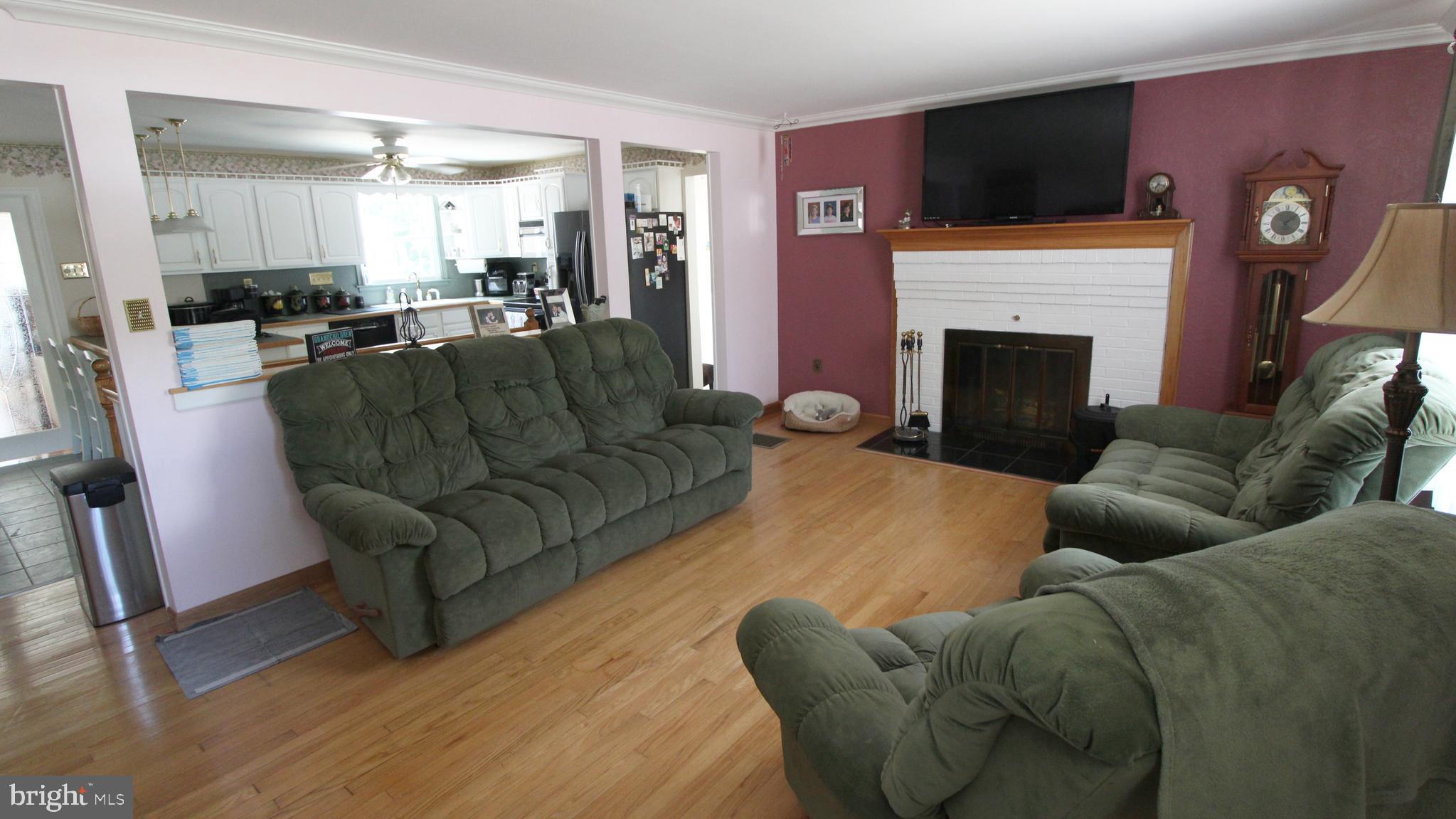 10617 Powell Road Thurmont, MD 21788 - Photo 8 of 32 Large Open Living Room