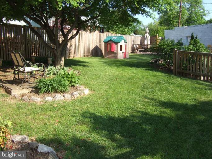 34 Edmondson Ridge Road Catonsville, MD 21228 - Photo 11 of 19 Back yard