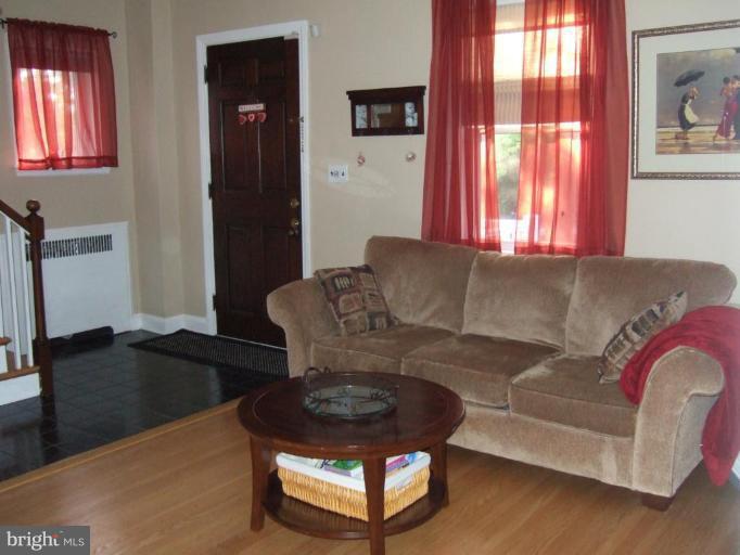 34 Edmondson Ridge Road Catonsville, MD 21228 - Photo 4 of 19 Living Room #2