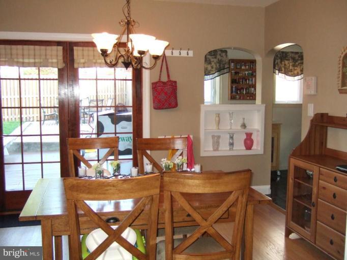 34 Edmondson Ridge Road Catonsville, MD 21228 - Photo 6 of 19 Dining Room