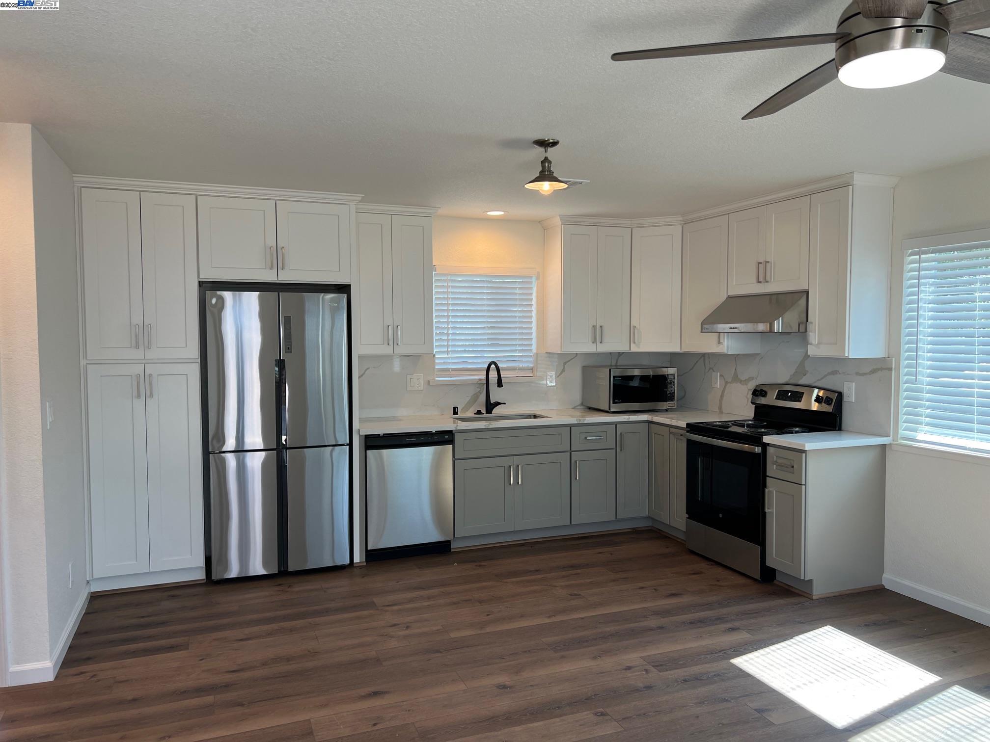 1637 Pine Street Livermore, CA 94551 - Photo 3 of 24