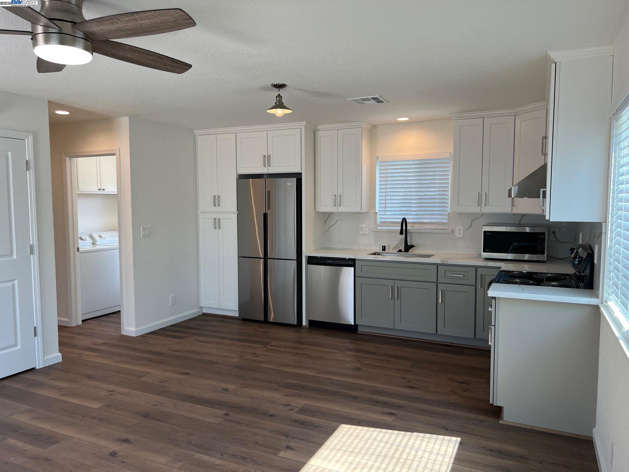 1637 Pine Street Livermore, CA 94551 - Photo 4 of 24