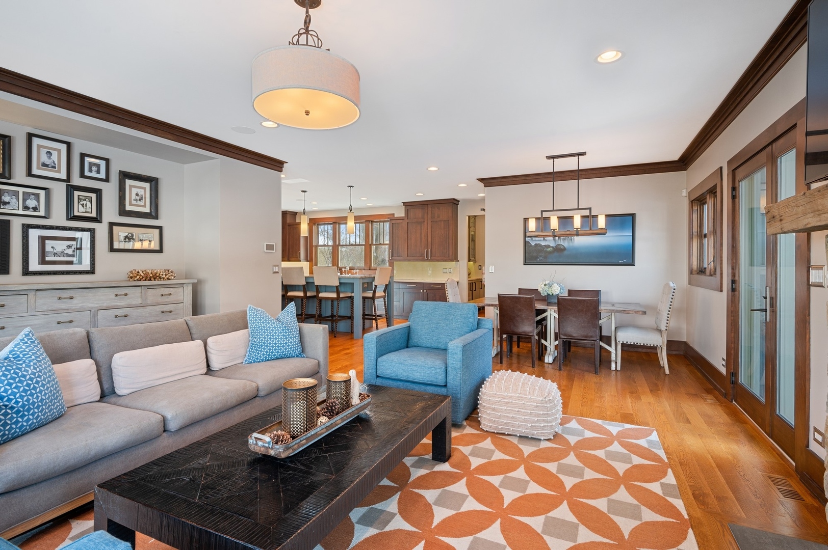 412 Central Avenue Wilmette, IL 60091 - Photo 16 of 69 a living room with furniture and a dining table