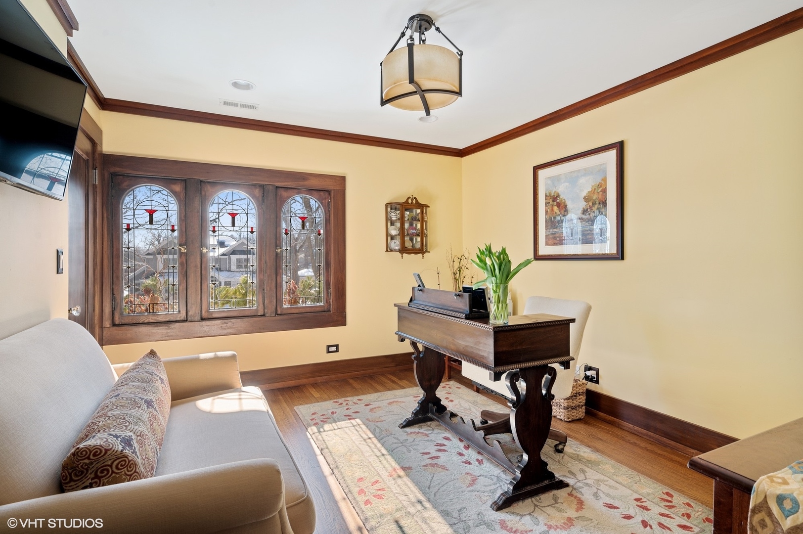 412 Central Avenue Wilmette, IL 60091 - Photo 38 of 69 a living room with furniture and window