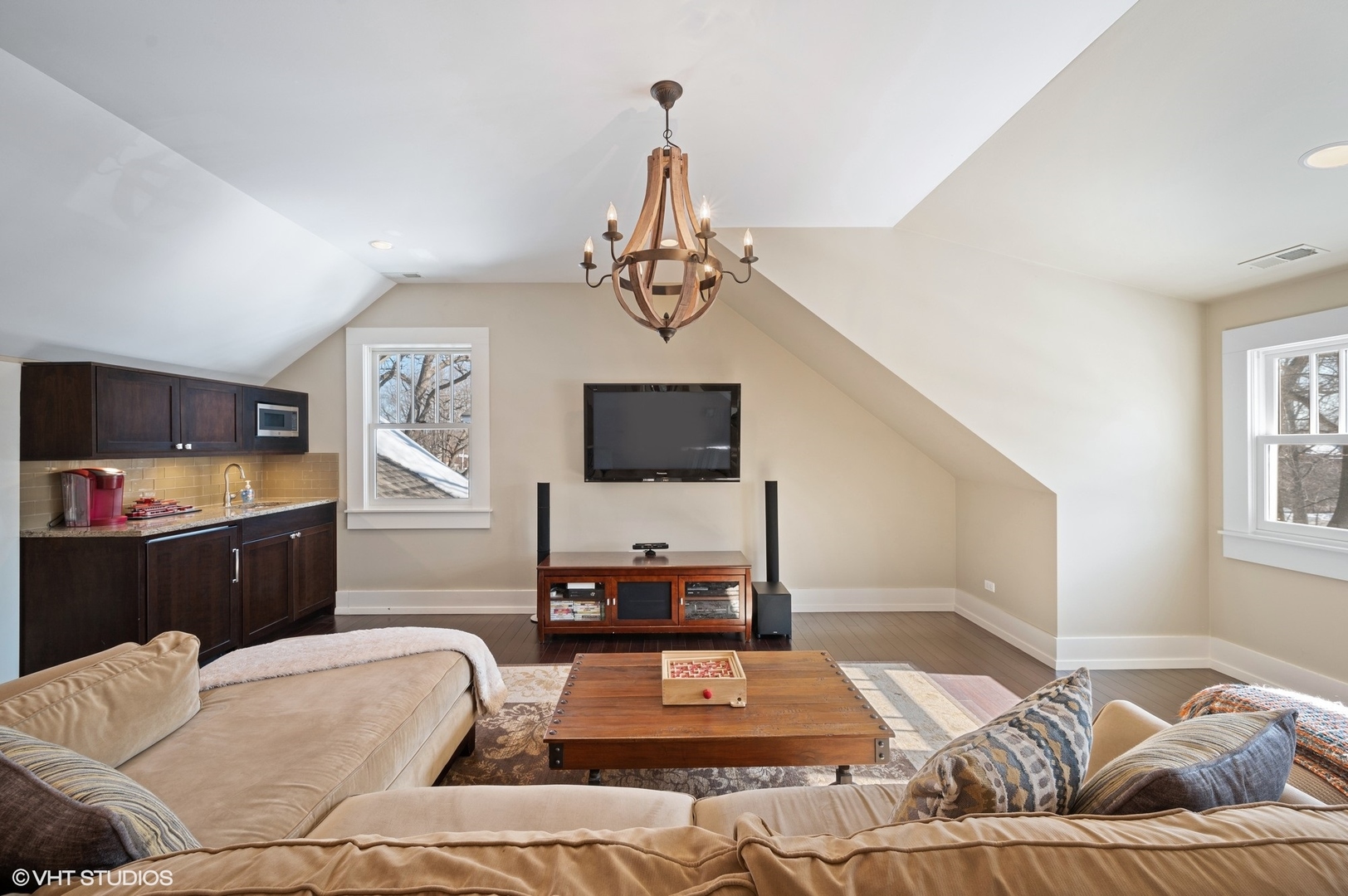 412 Central Avenue Wilmette, IL 60091 - Photo 41 of 69 a living room with furniture and a flat screen tv