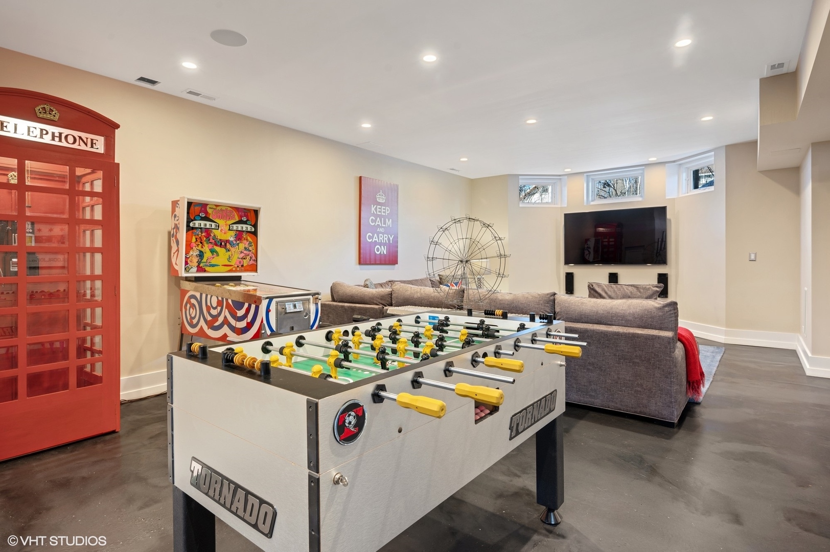 412 Central Avenue Wilmette, IL 60091 - Photo 52 of 69 a utility room with furniture and a flat screen tv