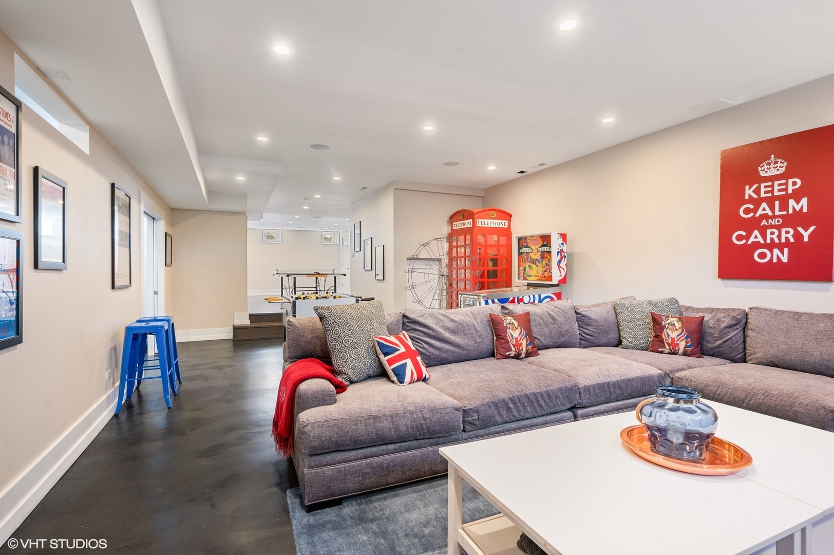 412 Central Avenue Wilmette, IL 60091 - Photo 54 of 69 a living room with furniture kitchen view and a table