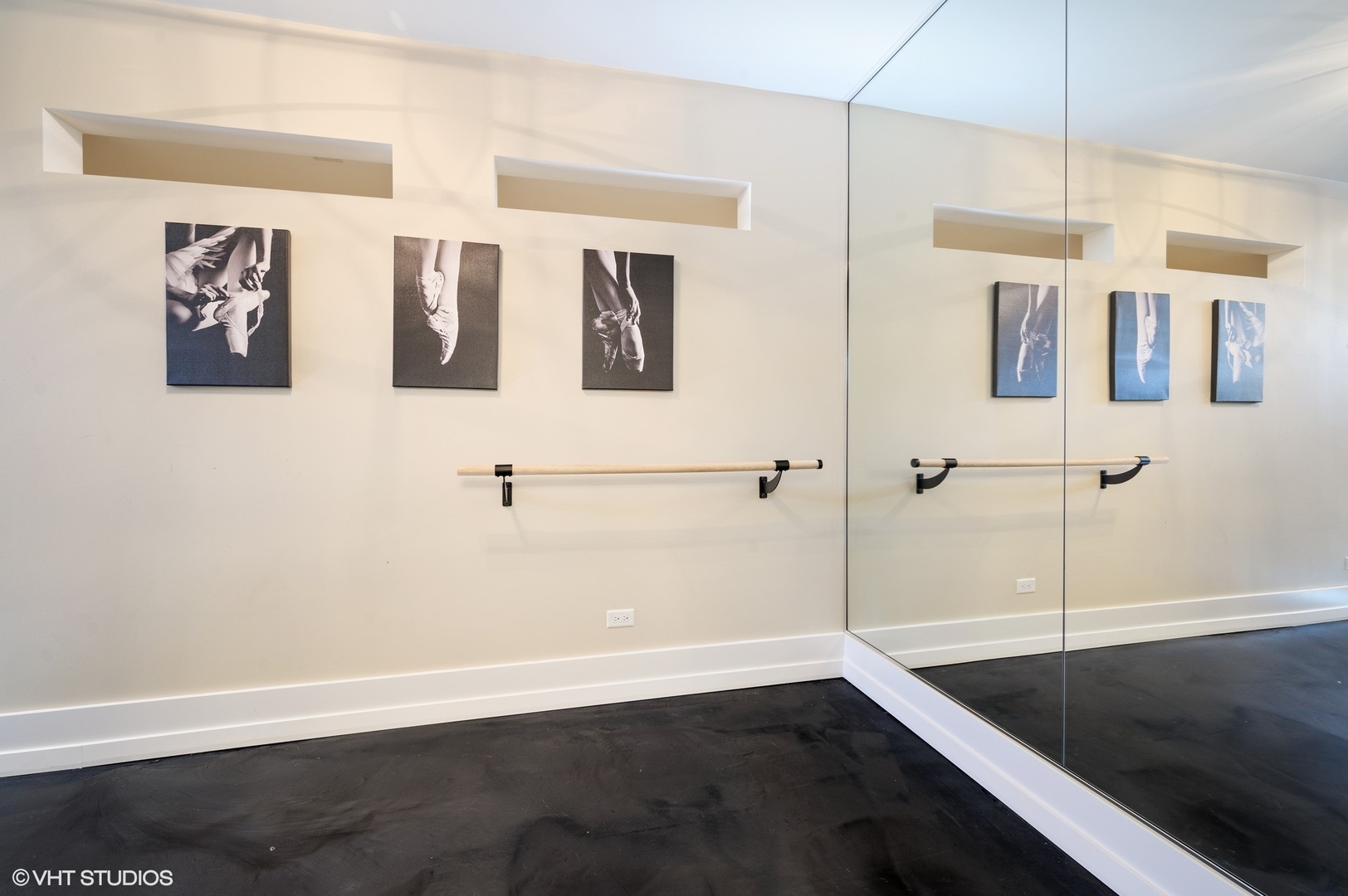 412 Central Avenue Wilmette, IL 60091 - Photo 56 of 69 a view of a walk in closet