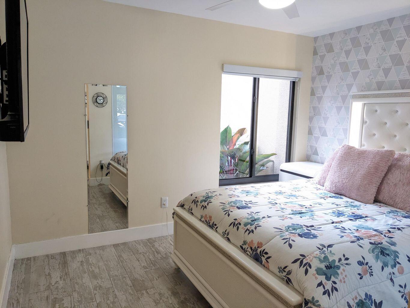 400 Club Circle, Unit 107 Boca Raton, FL 33487 - Photo 6 of 10 2nd bedroom