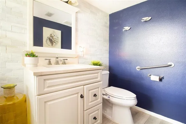 $294,000 | 2101 Sunset Point Road, Unit 1806, Clearwater, FL 33765