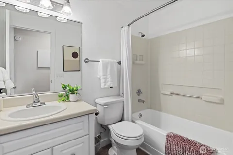 $329,950 | 16817 Larch Way, Unit E103, Lynnwood, WA 98037