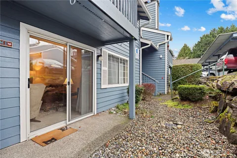 $329,950 | 16817 Larch Way, Unit E103, Lynnwood, WA 98037
