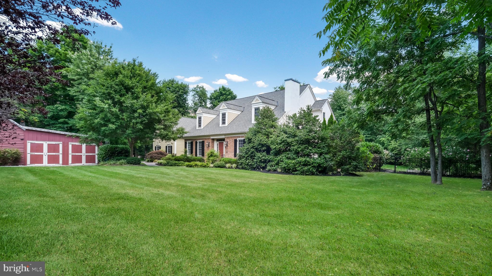 4-5 Bedroom Home Plus Guest Cottage