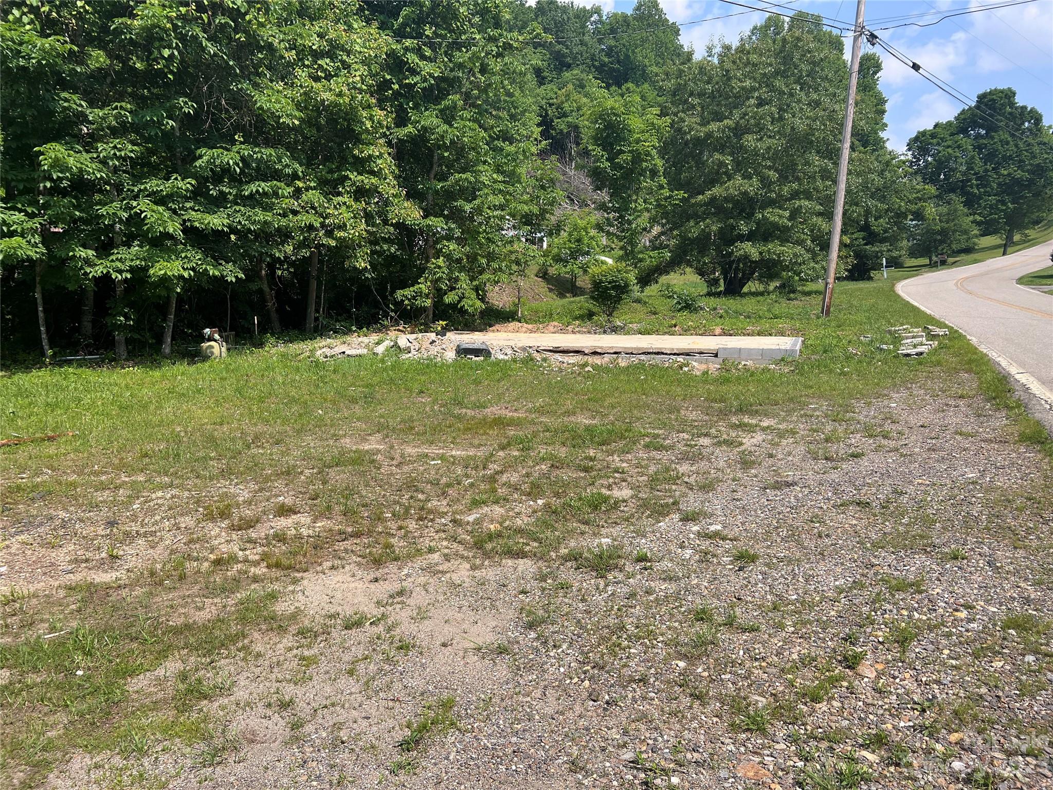 17 Cabbage Patch Road Burnsville, NC 28714 - Photo 3 of 9