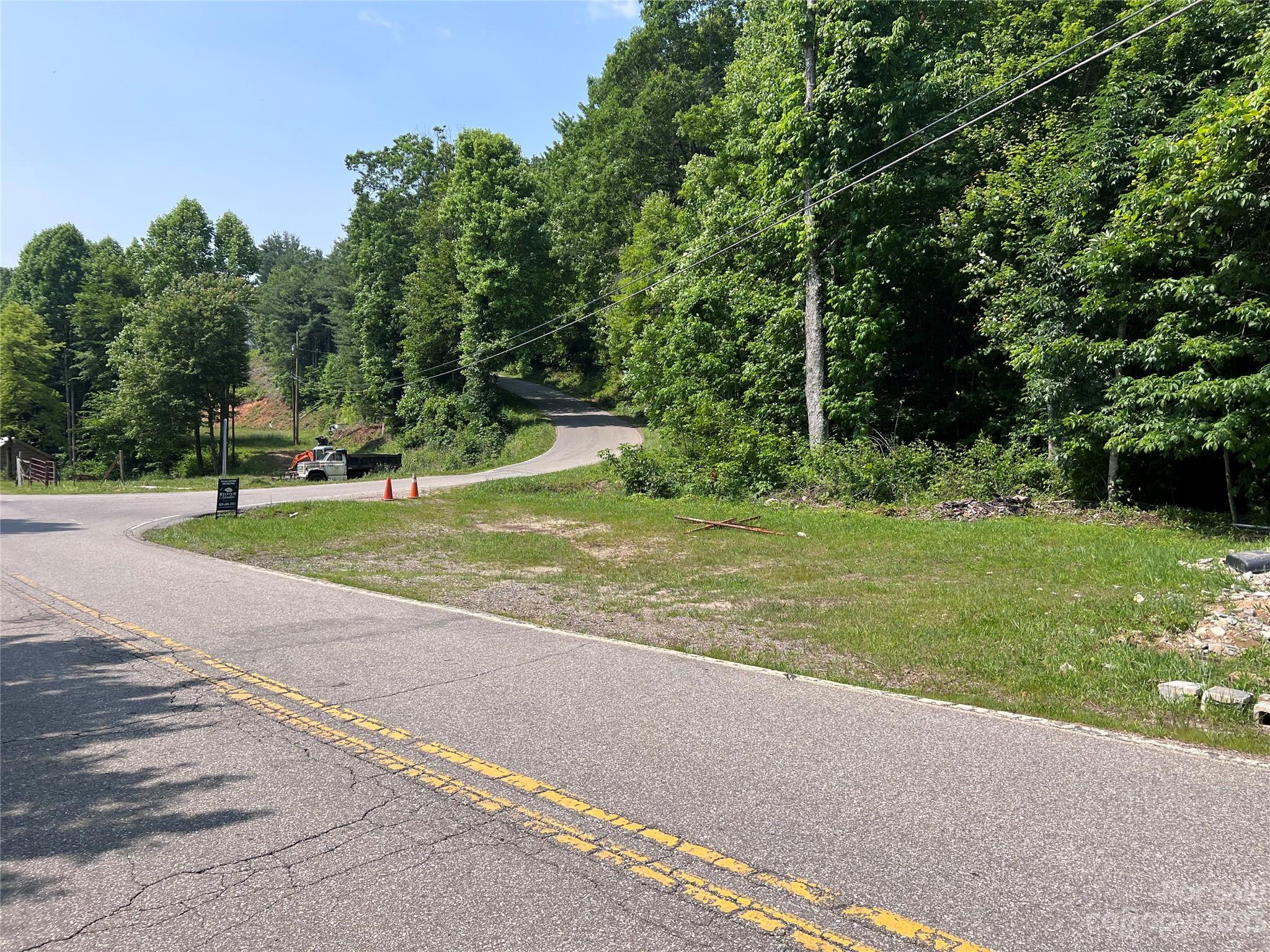 17 Cabbage Patch Road Burnsville, NC 28714 - Photo 5 of 9