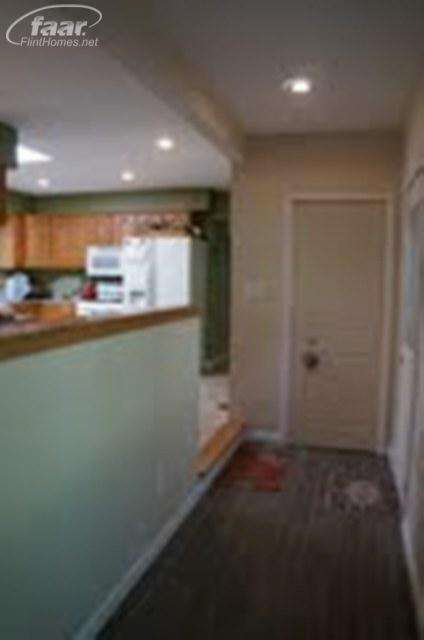 12359 White Lake Road Fenton, MI 48430 - Photo 18 of 26 20365309-17.JPG