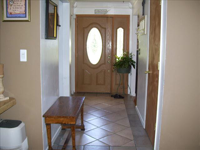 20717 Haggerty Road Belleville, MI 48111 - Photo 2 of 18 Entryway
