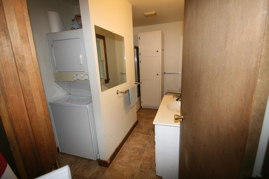7119 Coder Road Huntingdon, PA 16652 - Photo 20 of 28 First Floor Full Bath/Laundry