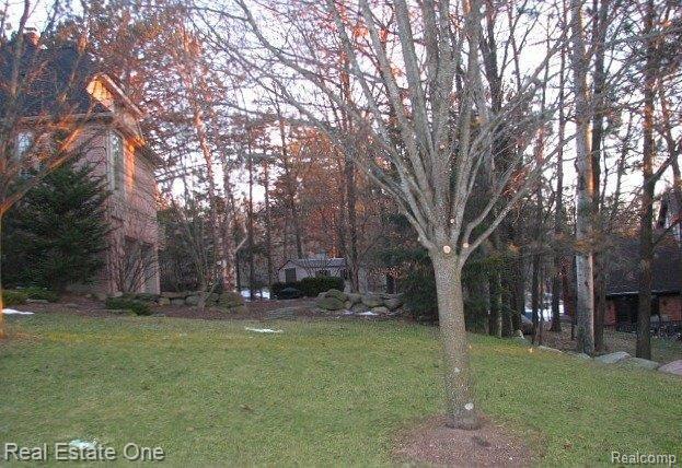 807 Peach Tree Lane Rochester, MI 48306 - Photo 20 of 20 20 Yard