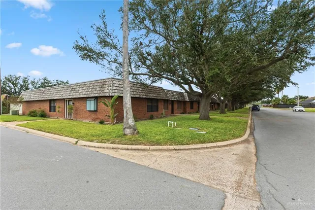 $950 | 303 Forest Hills, Unit 17, Weslaco, TX 78596